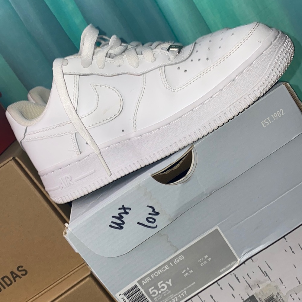 Kids Nike Air Force 1 size 5.5 great condition